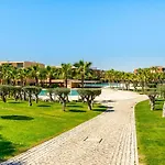 Wah Family Holidays In Salgados W S-pool & Garden 公寓 *