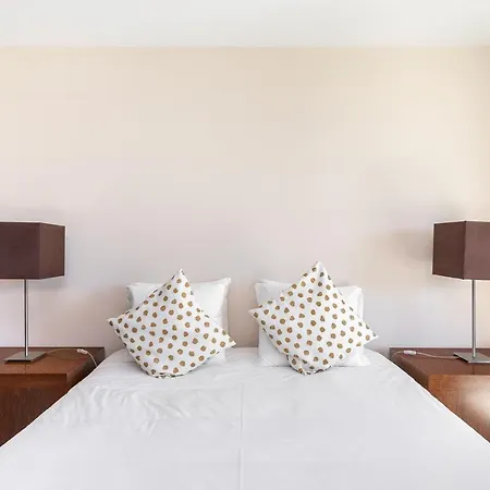 Wah Family Holidays In Salgados W S-pool & Garden Apartment