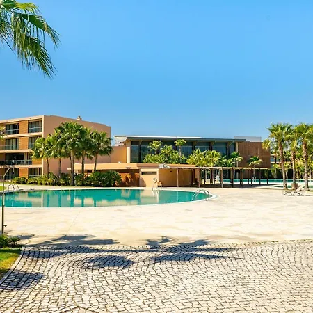 Wah Family Holidays In Salgados W S-pool & Garden