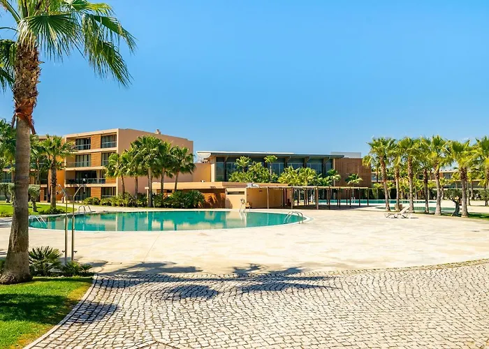 Wah Family Holidays In Salgados W S-pool & Garden